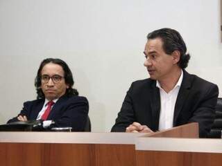 Aroldo Lima, procurador do MP, e o Marquinhos Trad durante audiência sobre a cobrança retroativa; os dois tiveram embate (Foto: Marcos Ermínio/Arquivo)