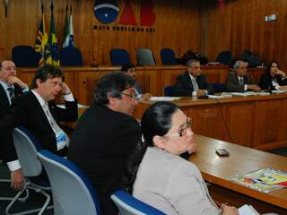 Presidente do TRE, desembargador Josué de Oliveira, em reunião com juízes eleitorais (Foto: Mariana Lopes)