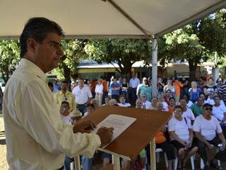 Prefeito assina ordem de serviço para construção de um Ceinf na vila Popular. (Foto: Simão Nogueira)