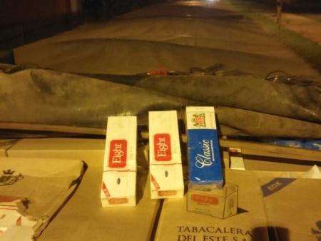 PM apreende duas carretas com 2 mil caixas de cigarros contrabandeados