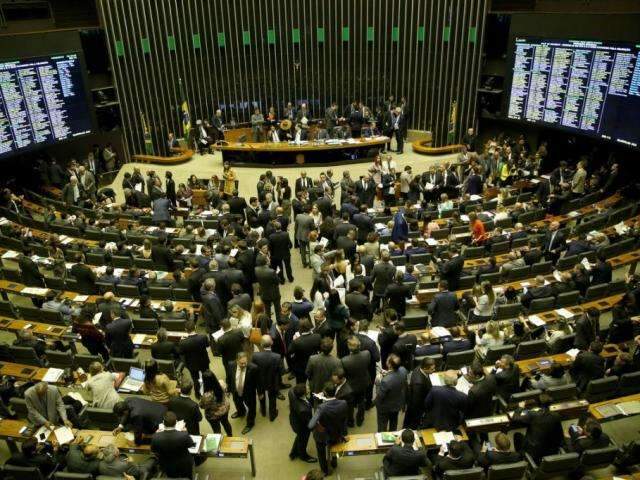 C&acirc;mara volta ao trabalho com expectativa de instala&ccedil;&atilde;o da CCJ