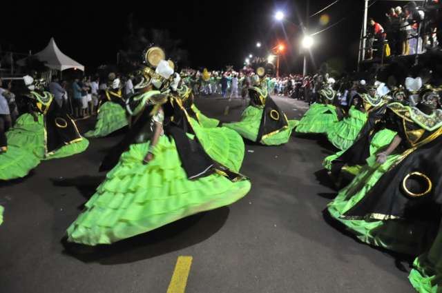 Veja os hor&aacute;rios e a ordem dos desfiles das escolas de samba de Campo Grande