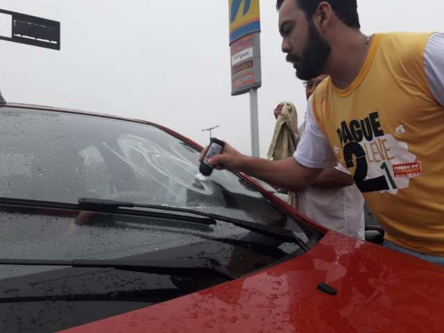 Posto com gasolina a R$ 2,50 tem fila de 12 horas e 250 abastecidas