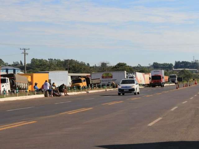 Decreto prev&ecirc; for&ccedil;a policial para liberar rodovias e compras emergenciais