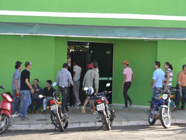  Jovem morre baleado e suspeita &eacute; que motivo foi briga no futebol