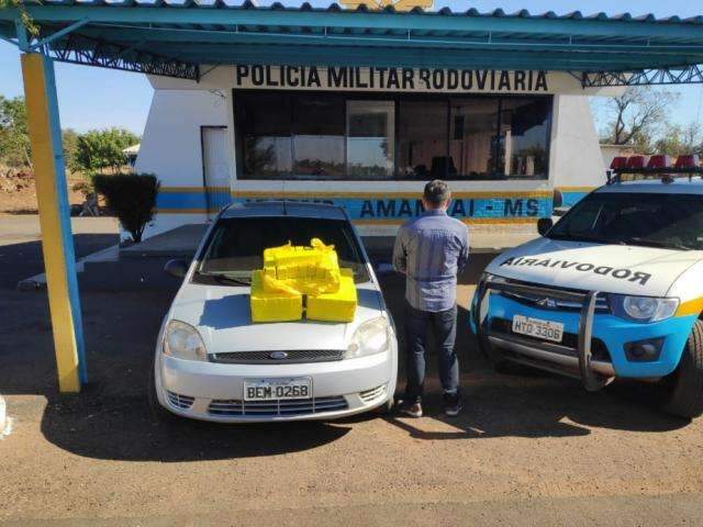Homem &eacute; preso com 48 &quot;tijolos&quot; de maconha na MS-156