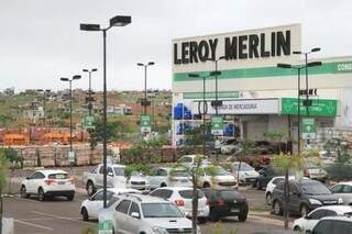 A Leroy Merlin fica na saída para Cuiabá, ao lado do Shopping Bosque dos Ipês, na Avenida Cônsul Assaf Trad, 6170. (Foto: Marina Pacheco)