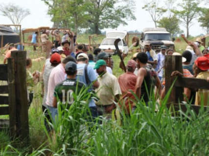  Ap&oacute;s sete dias de ocupa&ccedil;&atilde;o, sem-terra devem deixar fazenda em Bataypor&atilde;