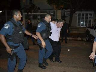 Presidente do PHS foi detida pela Polícia Militar durante debate entre candidatos a prefeito (Foto: Pedro Peralta)