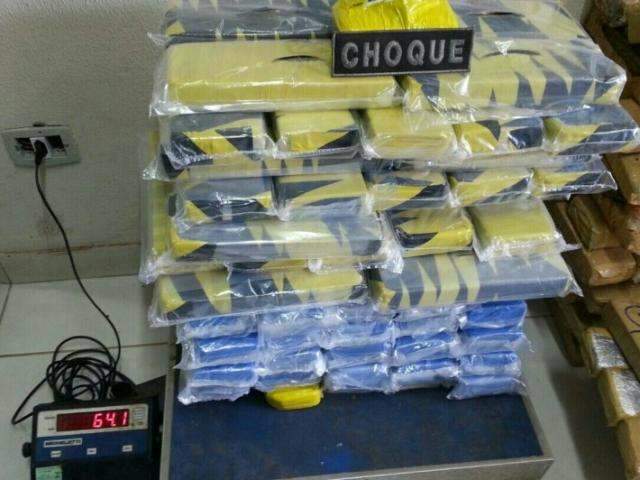 Motorista de &ocirc;nibus &eacute; preso com comparsa ao serem pegos carga de maconha