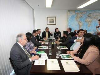 Parlamentares federais reunidos em Brasília para definir prioridades na apresentação de emendas ao Orçamento da União. (Foto: Divulgação)
