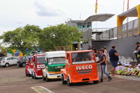 Fórmula Truck abre espaço para a criançada na prova em Campo Grande