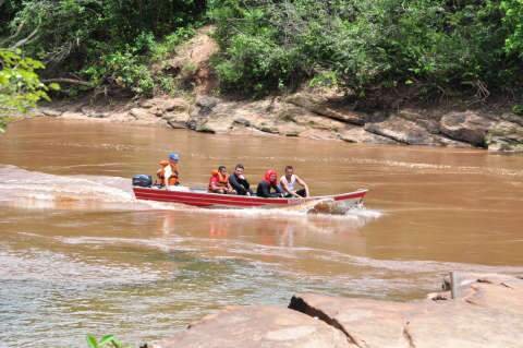  Buscas por rapaz em rio recebem reforço de oito militares do Exército