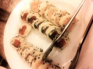 O que é prato no Nordeste virou ingrediente há pouco mais de um mês: sushi de tapioca. 