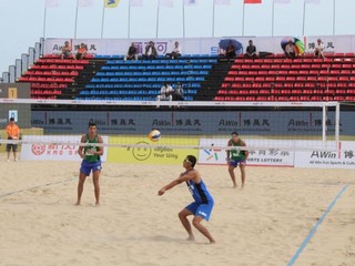Saymon e Álvaro Filho durante partida na etapa realizada na China (Foto: FIVB/Divulgação)