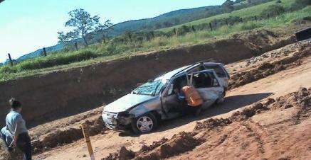 Capotagem matou jovem de 20 anos e deixou pai, primo e amigo feridos