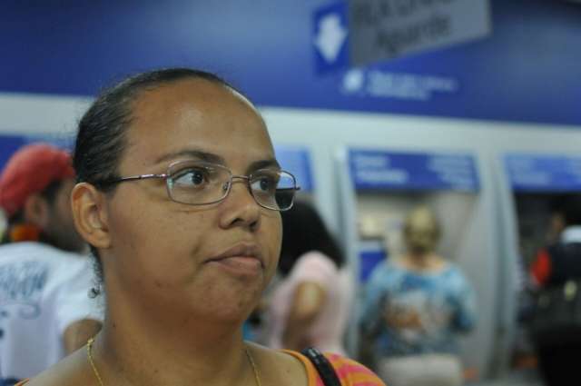 Apesar de filas e aperto, trabalhadores saem de bancos sem sacar FGTS