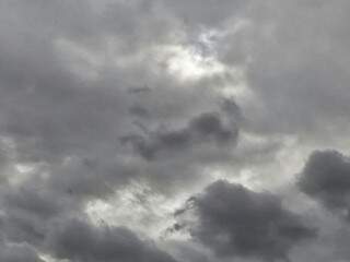 Como previsto, &quot;nuvens carregadas&quot; anunciam chuva para as próximas horas na Capital (Foto: Fernando Antunes)