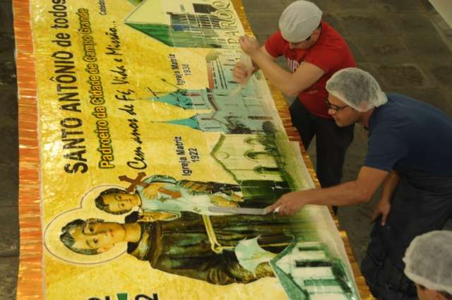 Com tradi&ccedil;&atilde;o do Bolo de Santo Ant&ocirc;nio, par&oacute;quia come&ccedil;a quermesse dia 12