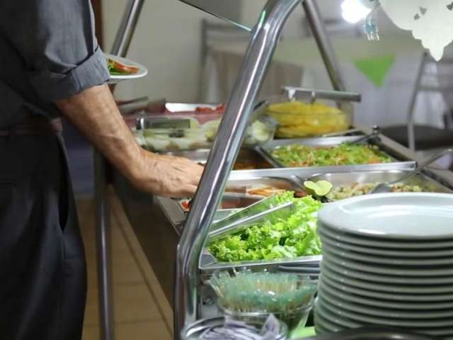 Almo&ccedil;ar e jantar fora de casa ficou at&eacute; 7,87% mais caro, aponta pesquisa do IBGE