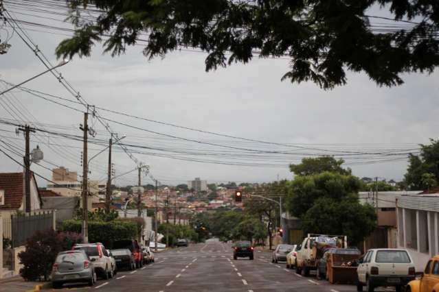 Segunda-feira amanhece com garoa e previs&atilde;o e tempo nublado em todo MS