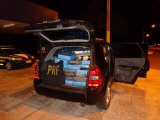 Veículo com drogas foi encontrado pela Polícia Rodoviária Federal (Foto: Divulgação)
