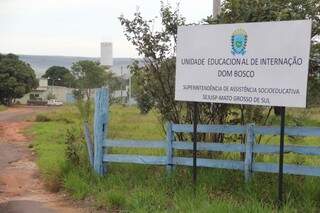 A Unei Dom Bosco fica na BR-262, saída para Três Lagoas. A rebelião aconteceu durante a madrugada. (Foto: Marcos Ermínio) 