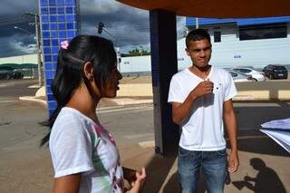 Estudantes, Daniele e Eduardo dizem ter medo de movimento (foto: Simão Nogueira)