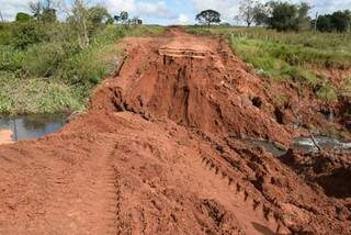 As estradas ficaram intransitáveis após as chuvas ocorridas na semana passada (Foto: Facebook Prefeitura Municipal de Iguatemi)
