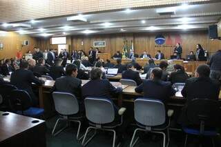 Sessão do último dia 19 que definiu a lista dos seis advogados que disputam a vaga no TJMS foi suspensa pela Justiça Federal (Foto: Marcos Ermínio)