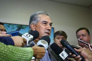 O governador Reinaldo Azambuja, durante evento na Embrapa, nesta quarta-feira, em Campo Grande (Foto: André Bittar)