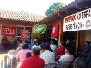 Petistas e lideranças reunidas hoje. (Foto: Divulgação).