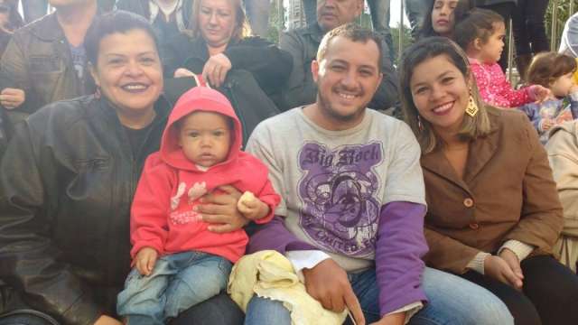 Com arquibancada cheia, come&ccedil;a desfile da Independ&ecirc;ncia no Centro