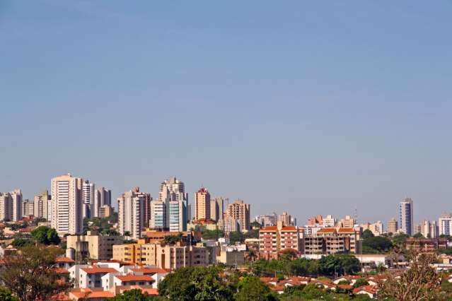Segunda-feira amanhece com c&eacute;u claro e previs&atilde;o &eacute; de sol em MS
