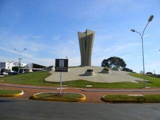 Monumento ao Colono, principal símbolo de Dourados nos últimos 25 anos (Foto: Divulgação)