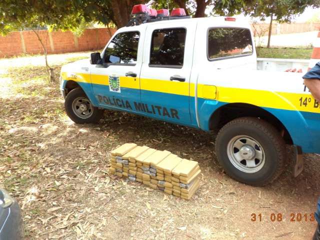 Pol&iacute;cia apreende 76 quilos de maconha em ve&iacute;culo abandonado 