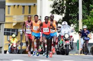 Africanos tomam a frente na principal corrida de rua do país. (Foto: Divulgação)