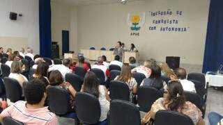 Cerca de 150 representantes das APAE&#039;s do Estado se reúnem nesta tarde em Campo Grande. (Foto: Divulgação)