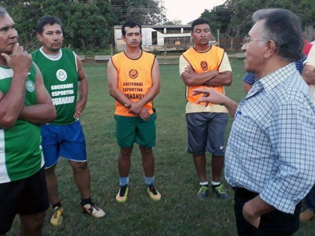 Com assessorias e promessas, campanha toma as ruas antes da hora