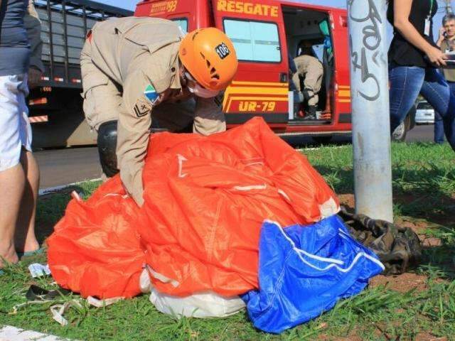 Base A&eacute;rea vai investigar queda de paraquedista na Vila Carvalho