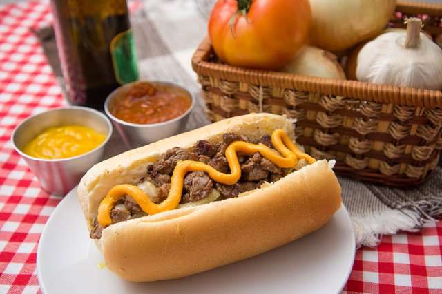 No Buriti, lanchonete vende hot dog de frango, drinks e sobremesas finas