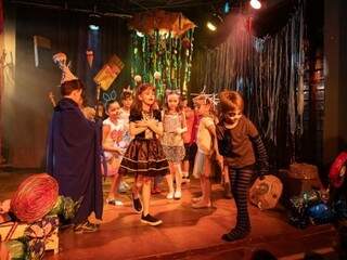 O projeto incentiva a participação da criança no teatro (Foto: Thiago Costa)