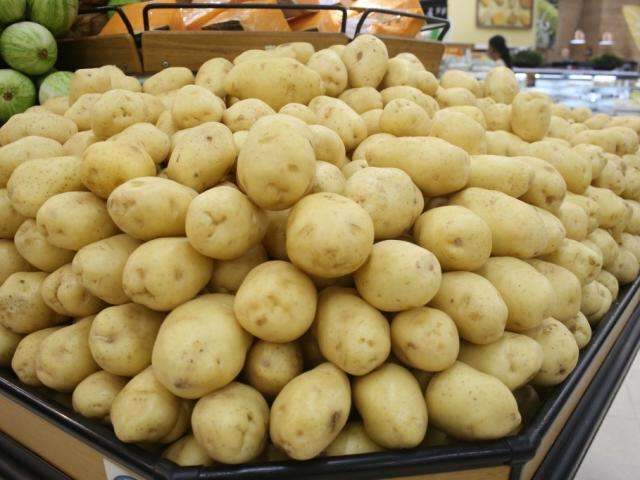 Custo da cesta b&aacute;sica chega a R$ 406 e consome 40% do sal&aacute;rio m&iacute;nimo
