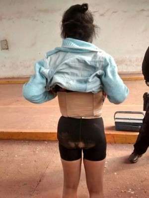 Mulher levava pasta base de coca&iacute;na dentro de cinta modeladora