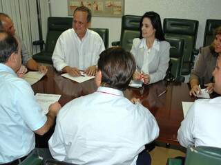 Deputados conversaram com a Junta Administrativa da Santa Casa (Foto: divulgação/Portal ALMS)