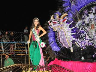 Escola  levou 12 alas para o Carnaval em 2012 (Foto: João Garrigó)