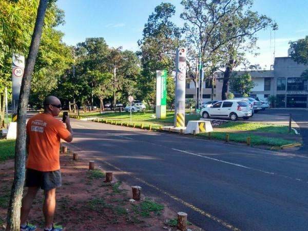 Cuidado, tem uma lombada &lsquo;mentirosa&rsquo; no Parque dos Poderes