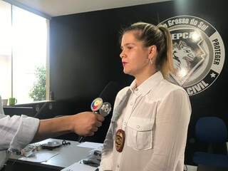 Delegada Marília de Brito fala sobre operação (Foto: Kerolyn Araújo)