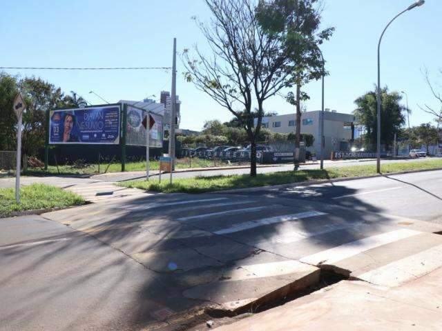 Com 1 indica&ccedil;&atilde;o por dia na C&acirc;mara, prefeitura licita mais faixas elevadas