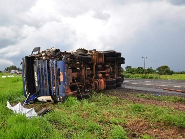 Pai e filha morrem em acidente na BR-163 em Jaraguari